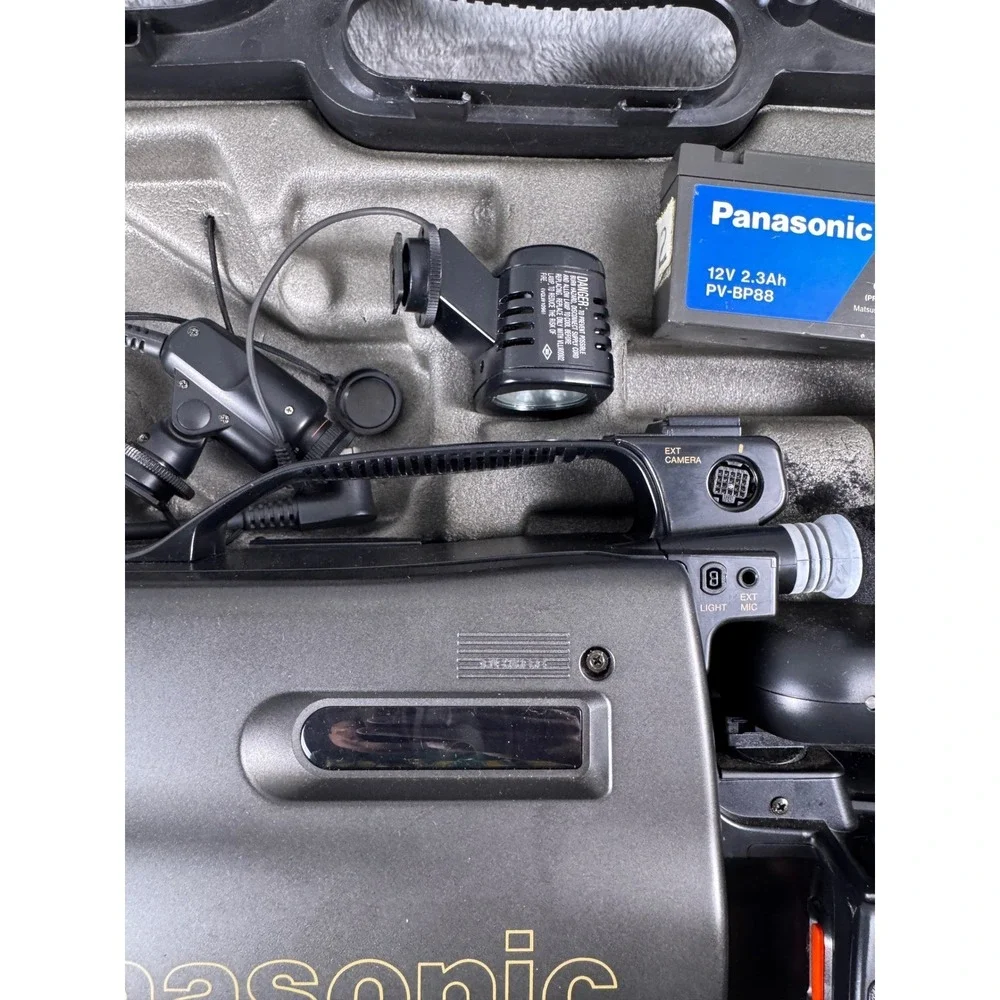 Panasonic OmniMovie VHS HQ Dual Camera System Camcorder PV-BP88 Batteries Case